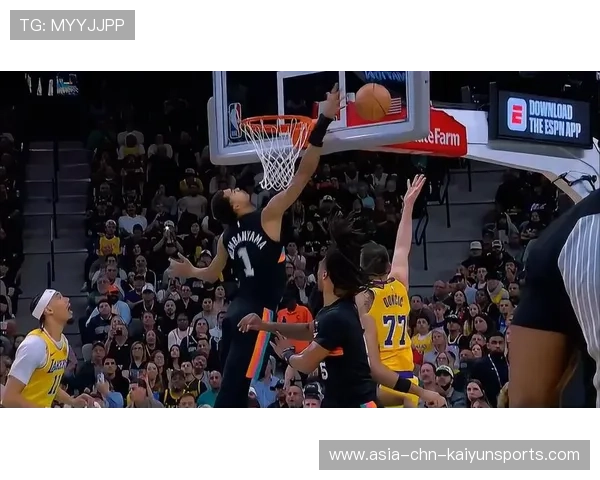 文班亚马补防封盖，圣安东尼奥禁区直接锁住